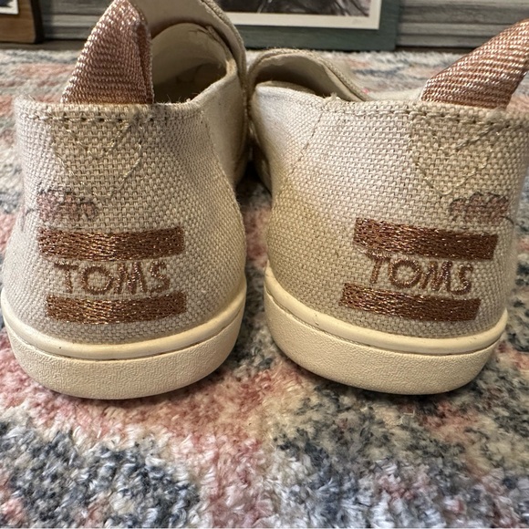 Disney x Toms Cream Canvas Flats Gus and Jaq slip ons - Picture 4 of 6